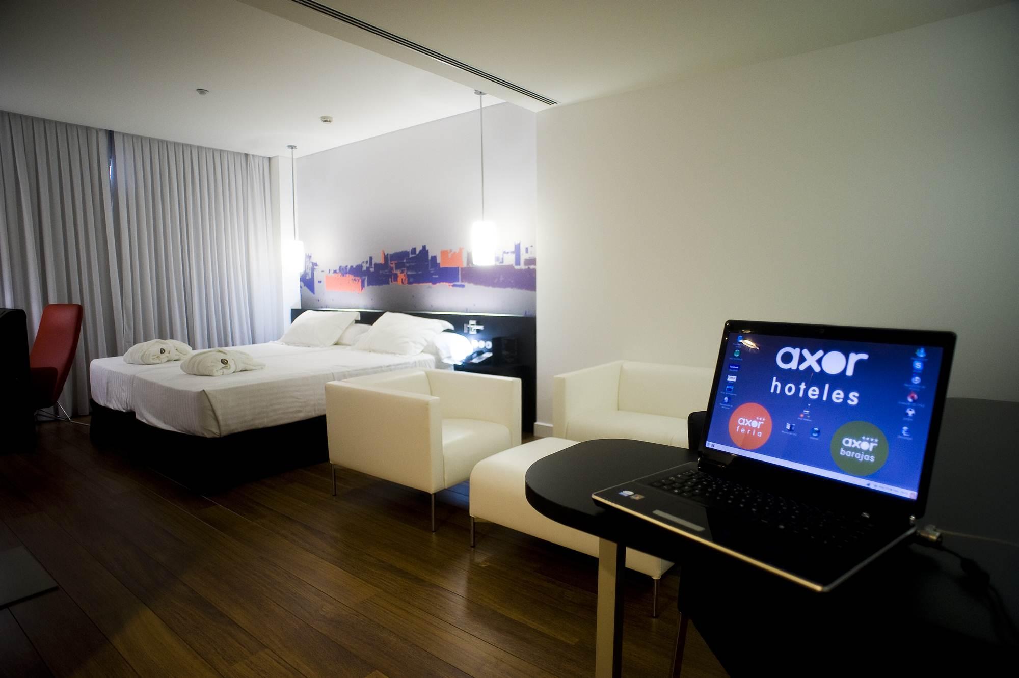 Axor Barajas Hotel 4*
